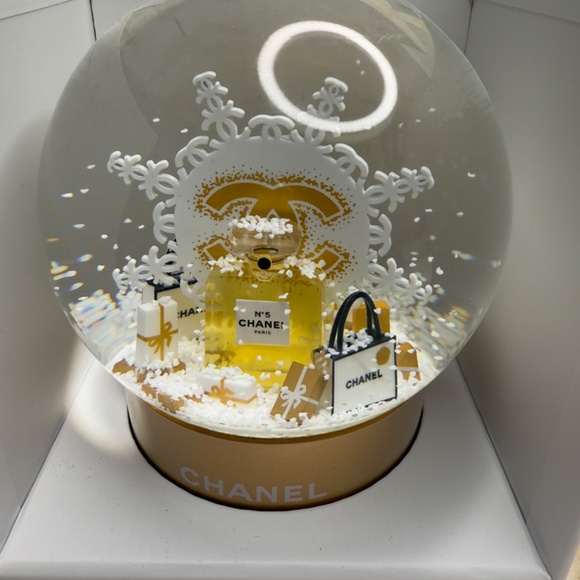 NEW Chanel 2024 Holiday Snow Globe And Holiday Card - Picture 7 of 8
